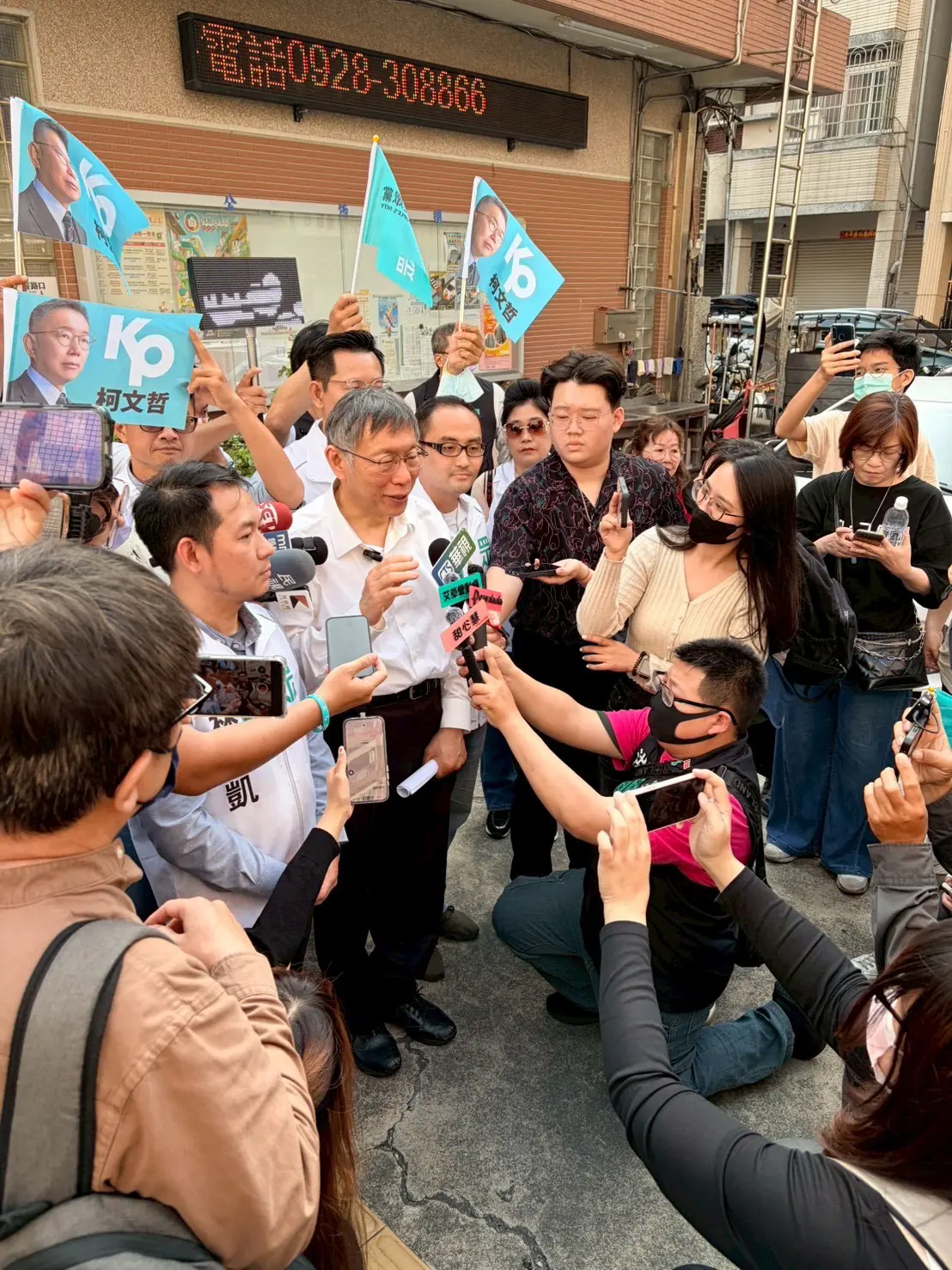 柯文哲南下高雄 以座談佈局年底選戰!交通、平權、高齡社會「人民才是政治的主體」 1 IMG_4964
