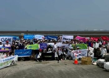 海保署與友達永續基金會攜手合作　讓淨灘廢棄物變成「這小物」