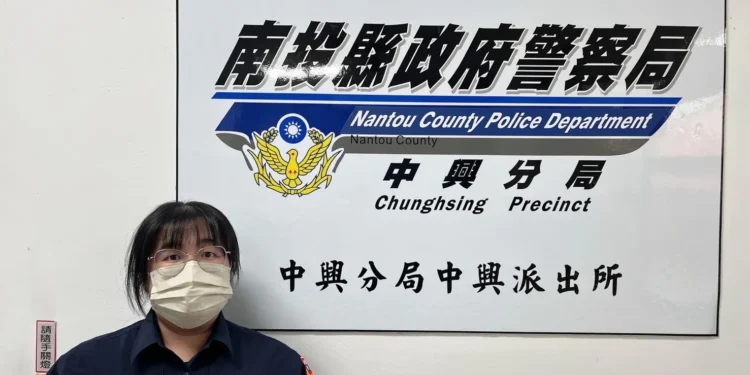 買菜老婦身體不適跌傷不起 中興暖警即刻救援送醫 1 IMG 6312 oMWIV8