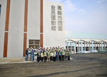 黃敏惠視察嘉市西區全民運動館　工程進度突破75％　預計九月完工營運