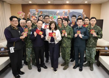 春節前夕敬軍送暖　邱佩琳感謝國軍堅守崗位守護家園