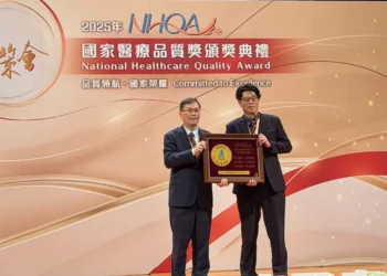 嘉基智慧醫療躍巔峰　勇奪NHQA全機構標章及六項大獎