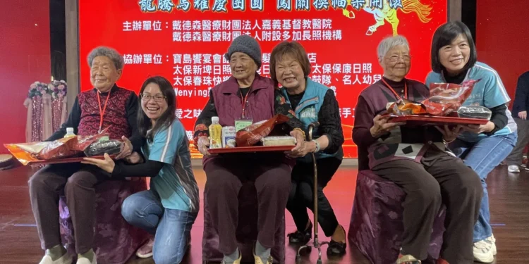 嘉基醫院暖心辦望年圍爐 陪伴獨居長輩溫暖迎新春