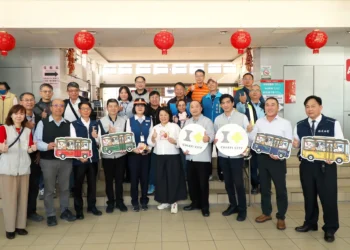 迎春節人潮高峰　黃敏惠視察嘉義火車站、轉運中心確保疏運平穩