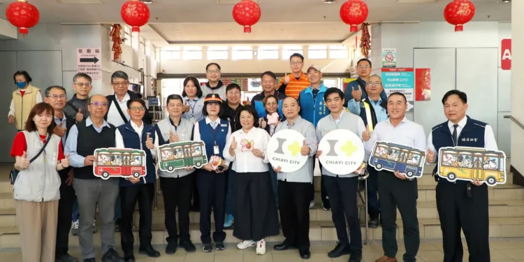 迎春節人潮高峰 黃敏惠視察嘉義火車站、轉運中心確保疏運平穩 1 IMG 7328 B4ox9g