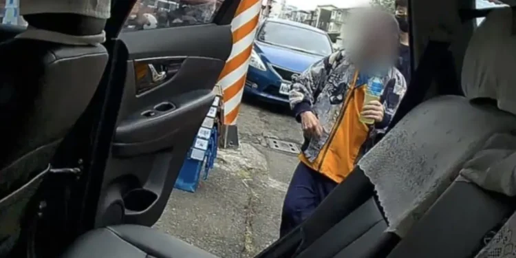 老翁迷途路旁 新南警助返家團圓 1 IMG 8018