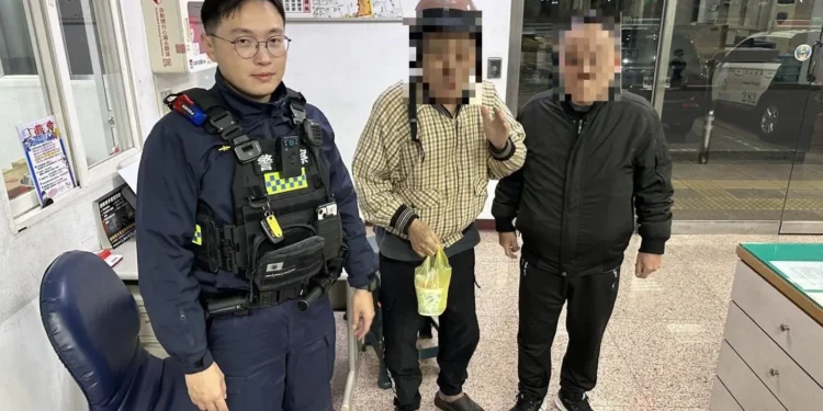 老翁寒夜中瑟瑟發抖 嘉市後湖暖警助返家 1 IMG 8084