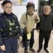老翁寒夜中瑟瑟發抖 嘉市後湖暖警助返家 15 老翁寒夜中瑟瑟發抖 嘉市後湖暖警助返家