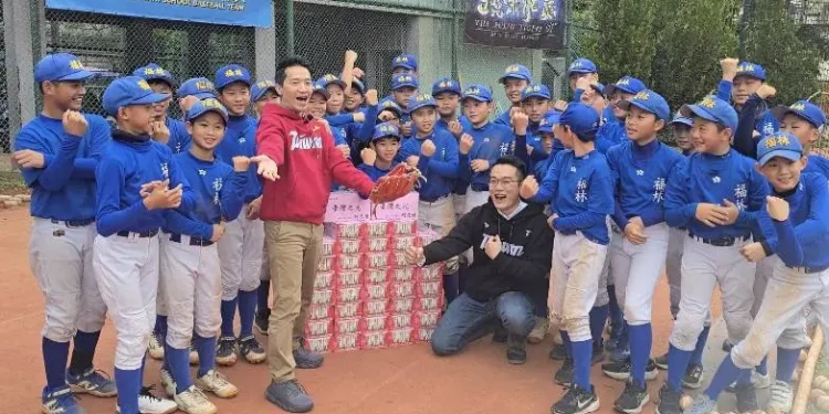 傳承最珍貴的力量 何志偉探望福林國小少棒隊 盼棒球扎根孕育台灣未來之光 1 IMG 8423