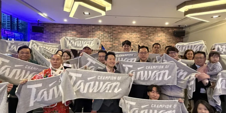 桃園陪看台日經典賽 何志偉盼全民力挺Team Taiwan 1 IMG 8456
