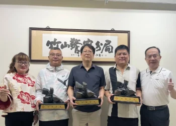 竹山警榮耀退休　致敬治安守護者
