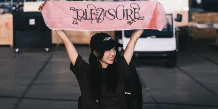 JOLIN_大巨蛋開唱前夕先派遣《PLEASURE》POP-UP_STORE_愉悅至上快閃艙》為演唱會提前暖身 照片提供：凌時差