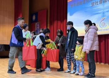 春節前送暖　新北無類國際同濟會捐250份紅包物資