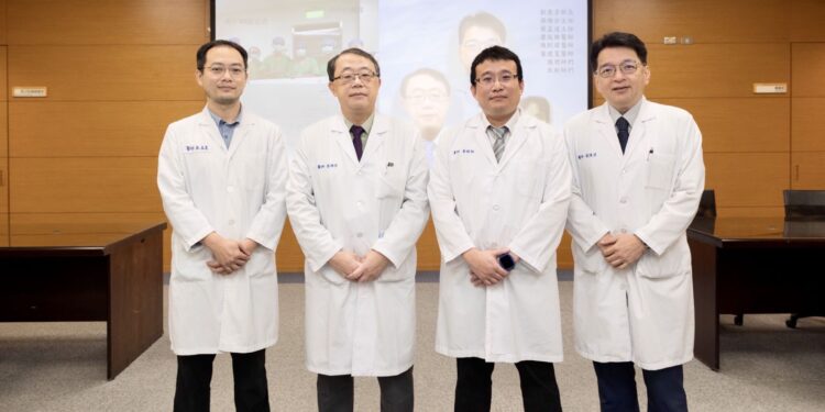 成醫心臟醫療團隊 左起：心臟血管外科蔡孟達主任、心臟血管科蔡惟全主任、心臟血管科黃睦翔醫師、內科部劉秉彥主任。（圖／成大醫院提供）