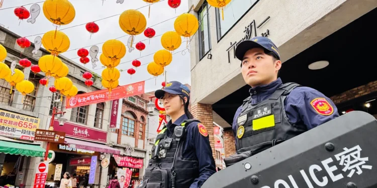 迪化年貨大街將開跑 北市警全面動員守護年節安全 1 d62433f8 e076 4ada a74a ab62dc8e511e 4 l1z9RM