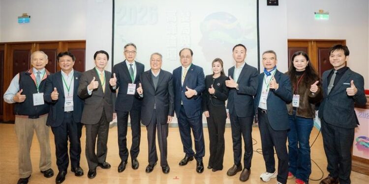淡江大學「觀勢匯天下」變局與佈局高峰論壇 剖析王道經營與前瞻佈局 1 waterimg 49 K60u3Z