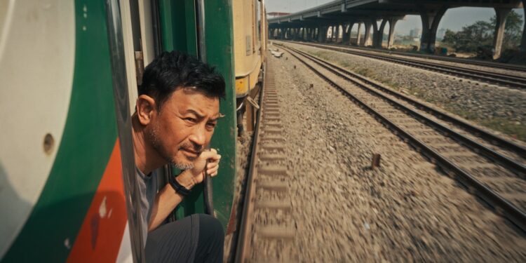 《列車人生》新加坡主持人林明倫體驗孟加拉開齋節返鄉列車、感受歸家的渴望 照片提供：公共電視、新傳媒