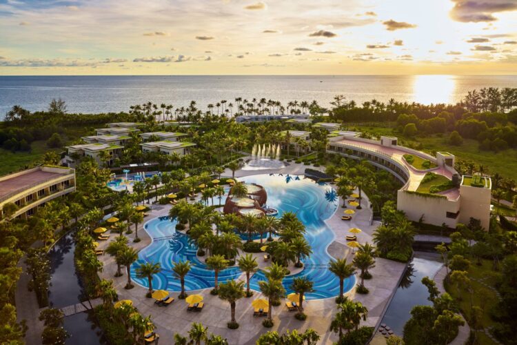 國際酒店集團 Accor 的鉑爾曼海灘渡假村，擁有331間現代化客房、泳池別墅，結合私人海灘俱樂部、無邊際泳池，讓旅客享有高端的旅遊饗宴。 照片提供：鉑爾曼渡假村