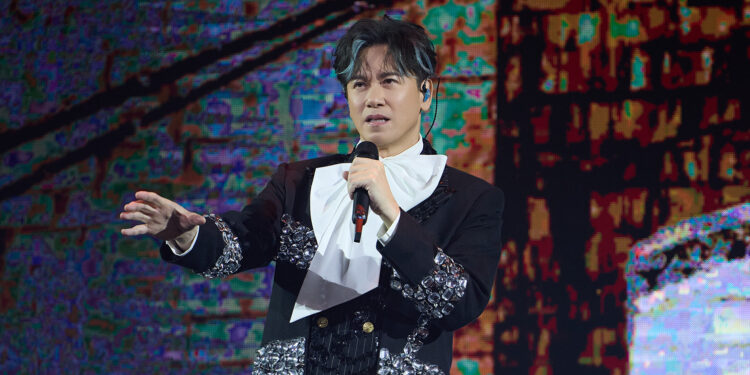 李聖傑出道26年圓華麗攻蛋夢 開場激動卡關兩分鐘說不出話來 1 李聖傑開場激動卡關兩分鐘 照片提供:錞藝音樂