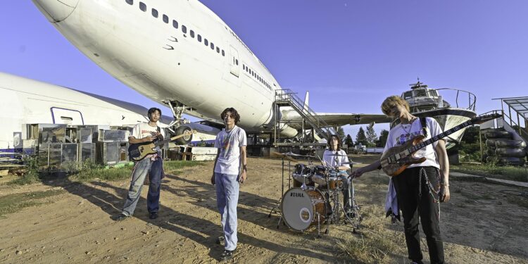 帕拉斯 PALLAS 出道首支 MV 數十億場景+巨無霸客機實拍 就玩這麼大 1 帕拉斯PALLAS 漢堡(左起)FAMA、大寶、小葵出道首支MV、數十億場景+巨無霸客機實拍 照片提供:迷音樂