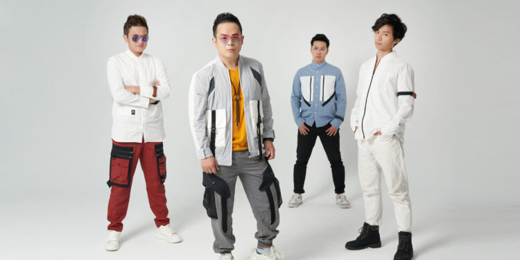 iColor 愛客樂把「𠊎到底愛啉麼个啊~」手搖飲寫成歌 唱成全民洗腦曲 1 iColor愛客樂貝斯手戴陽(左起)主唱邱廉欽、吉他手盧廷軒、鼓手陳相安 照片提供:好痛音樂