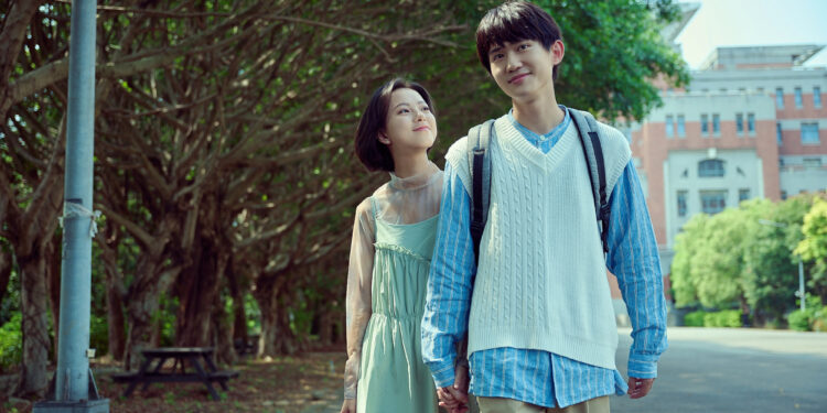 曾沛慈〈不想忘的是…〉MV 邀新生代演員共同演出 1 項婕如(左)姜典(右)合作演出默契十足 照片提供 / 華研國際