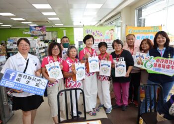 聰明選、健康買落實健康生活 社區營養師前進超商實地指導 10 聰明選、健康買落實健康生活 社區營養師前進超商實地指導