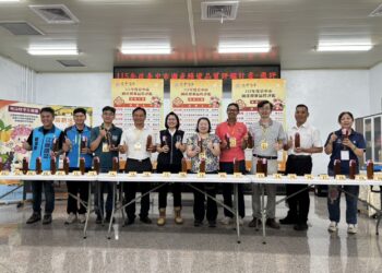 115年度國產龍眼蜂蜜「台中蜂華」評鑑揭曉　農友陳秦育等8人勇奪特等獎