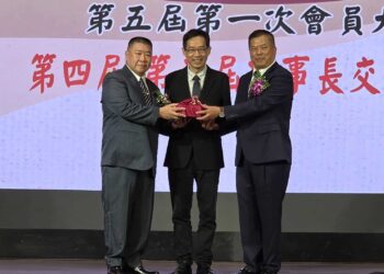 台中市工商協進會理事長交接 市府攜手產業共創台中經濟新榮景 7 台中市工商協進會理事長交接 市府攜手產業共創台中經濟新榮景