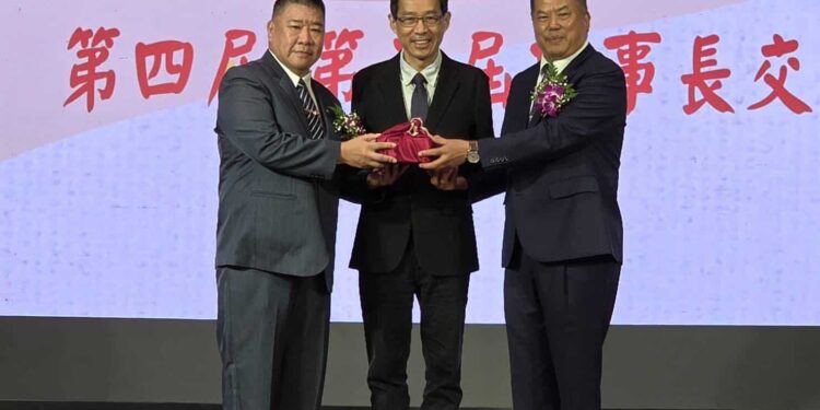 台中市工商協進會理事長交接 市府攜手產業共創台中經濟新榮景 1 1 121