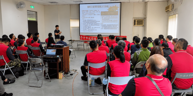 中市環保局辦理新進人員教育訓練 強化職場安全與勞動權益認知 1 1 14