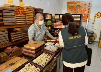 減廢迎新年、浪漫不浪費　中市稽查630件禮盒全數合格 籲選購「一多三少」環保禮盒