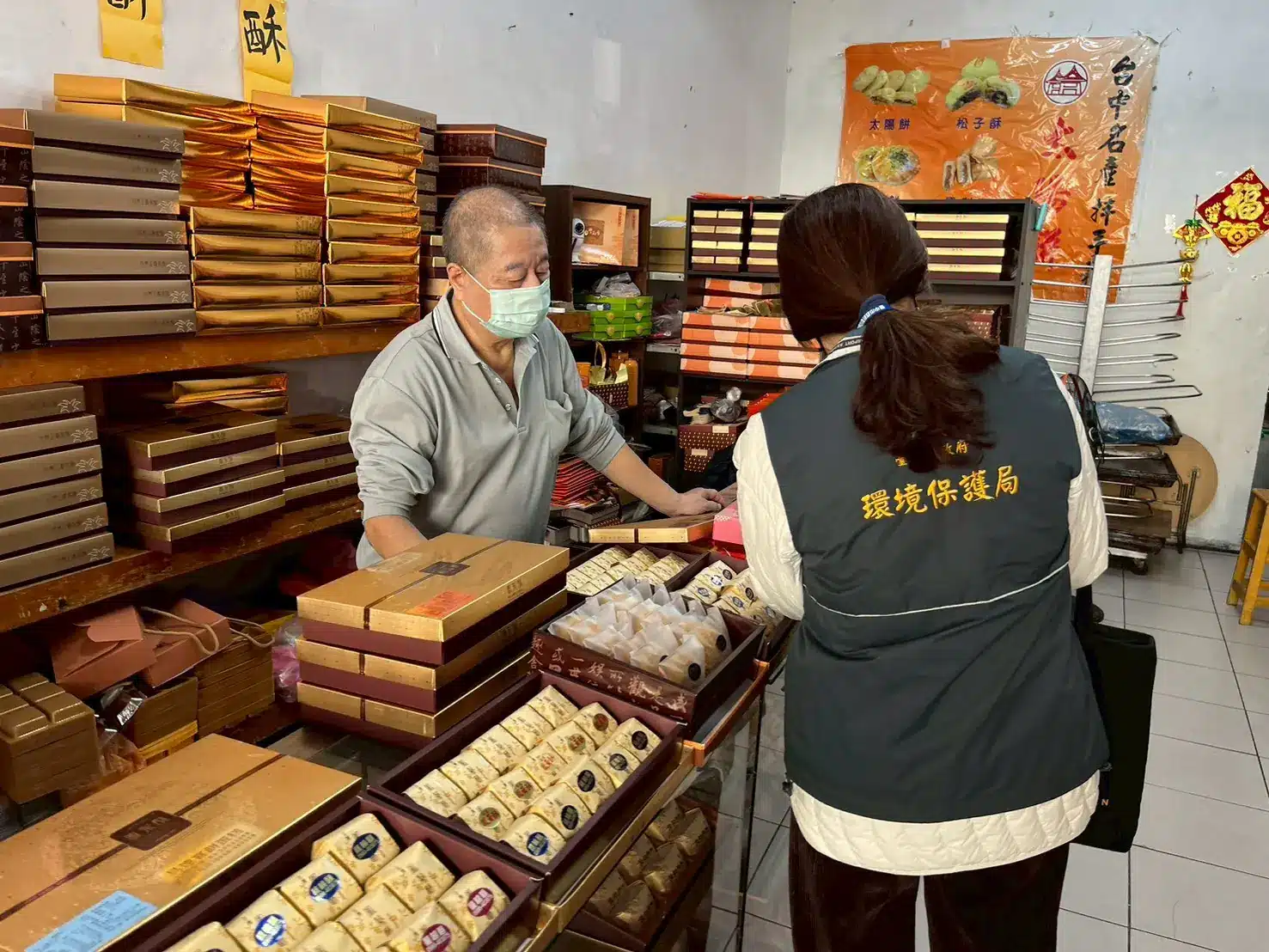 減廢迎新年、浪漫不浪費 中市稽查630件禮盒全數合格 籲選購「一多三少」環保禮盒 1 1 155