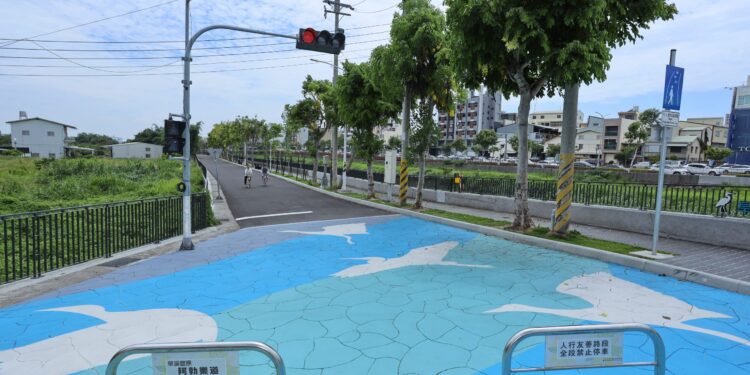 「旱溪豐原阿勃勒道」正式亮相! 中市打造人行友善水岸景觀廊道 1 1 158 scaled 1