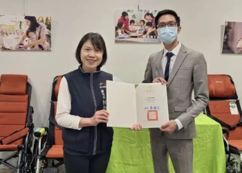 助台中弱勢市民聽見愛　業者攜手捐百萬助聽器