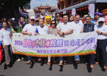 端午不只划龍舟! 中市「穿木屐躦鯪鯉」萬人體驗陸上慶典魅力 鄭副市長祝端午安康 6 端午不只划龍舟! 中市「穿木屐躦鯪鯉」萬人體驗陸上慶典魅力 鄭副市長祝端午安康