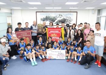 南光國小女籃勇奪全國EBL冠軍　許縣長表揚力讚「山城之霸」