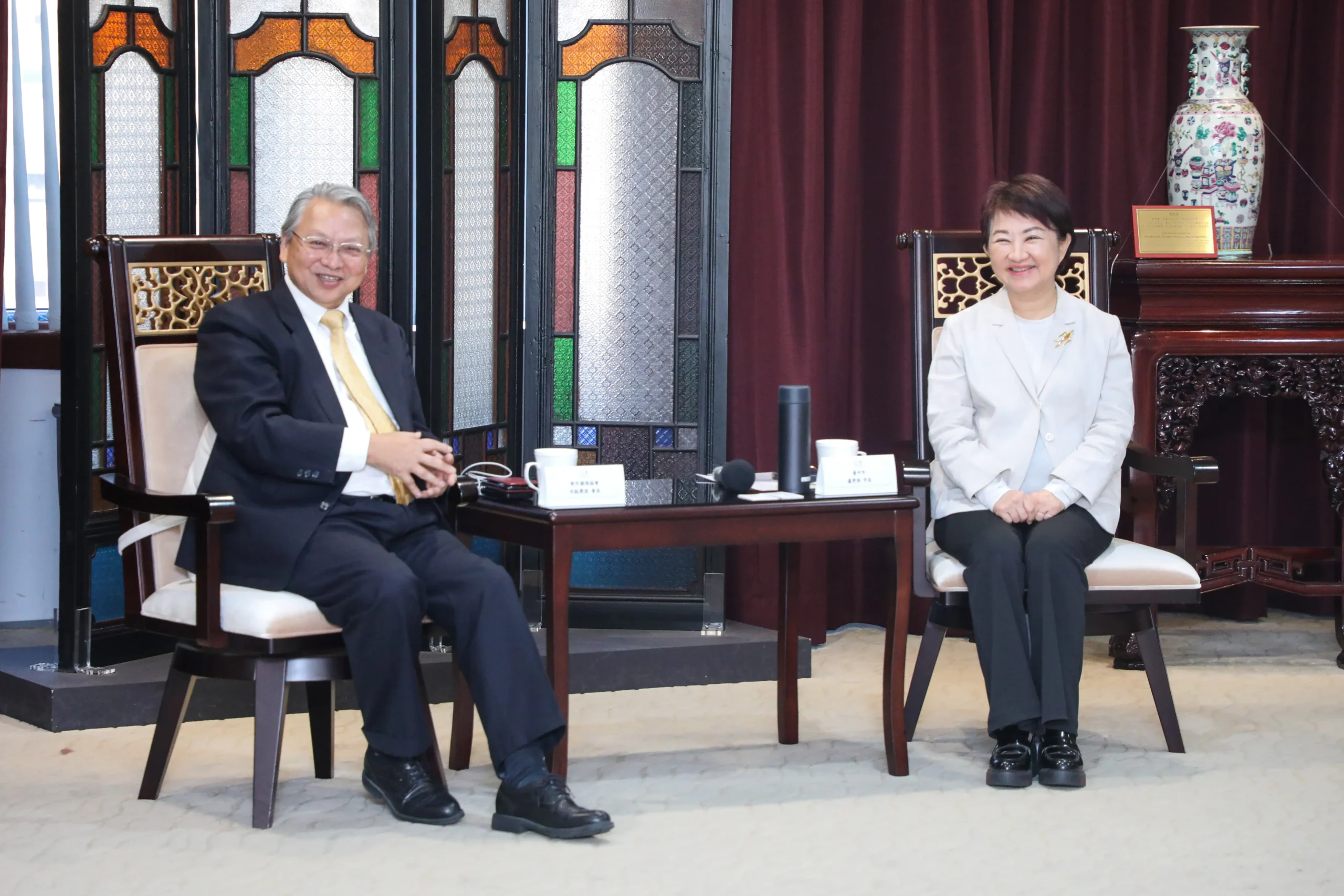 對外關係協會會長令狐榮達一行拜會中市府 盧市長感謝長期襄助城市外交 1 對外關係協會會長令狐榮達一行拜會中市府 盧市長感謝長期襄助城市外交