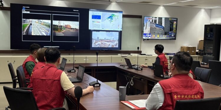 梅雨鋒面來襲、防汛戒備升級! 中市建設局啟動三級應變守護市民安全 1 1 94 8