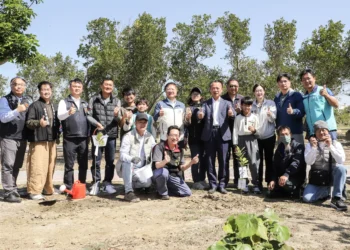 布袋高跟鞋教堂添綠意　植樹節種下500株喬灌木