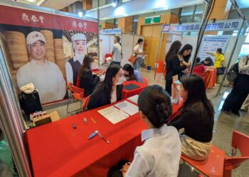 為社會新鮮人與熟齡者找工作　板橋就博會初媒合達51.7%