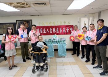 雲林慈善基金會捐新北愛維養護中心用餐圍兜 守護身障朋友清潔與尊嚴 10 雲林慈善基金會捐新北愛維養護中心用餐圍兜 守護身障朋友清潔與尊嚴