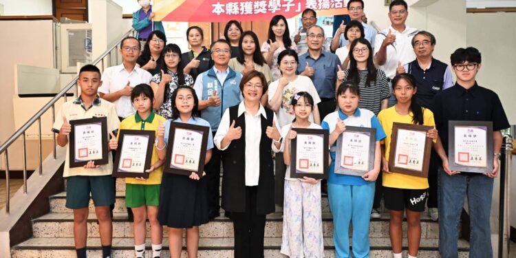 突破自我、超越極限 彰化縣7名學子榮獲2026總統教育獎殊榮 1 11 20260609164343025 01大合照 scaled 1