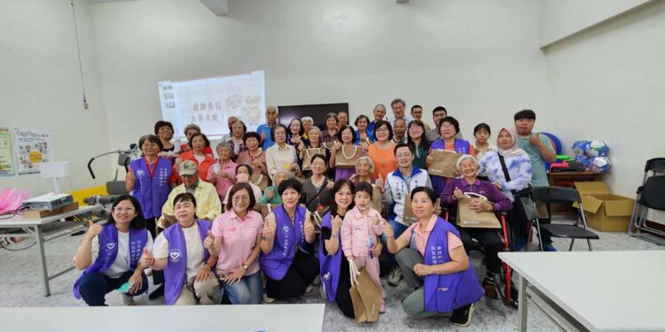 南投縣府攜手南開科大 邀請長輩認識AI 體驗古早味手作 1 15 18