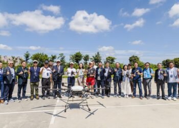 翁章梁見證璿元科技首發多機一站式通訊系統
