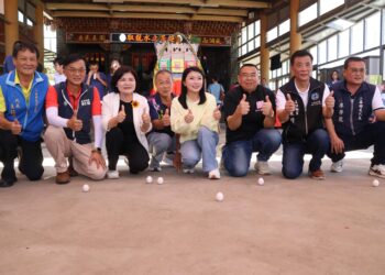 縣長張麗善立蛋秒成功 期盼端午傳統習俗傳承延續 6 縣長張麗善立蛋秒成功 期盼端午傳統習俗傳承延續