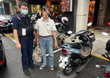 愛車玩躲貓貓　老翁遍尋不著　暖警助尋回愛車