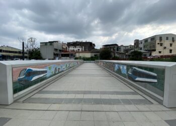 捷運三鶯線國華站人行陸橋新蛻變　 串聯捷運、藝術與生活　打造三鶯新美學地標