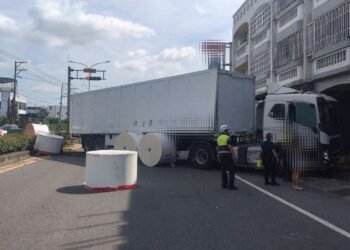 大貨車失控衝撞民宅　警查獲疑改造槍械及毒品證物送辦