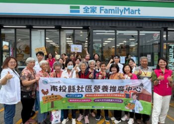 社區營養師前進超商 實地引導民眾健康買 10 社區營養師前進超商 實地引導民眾健康買